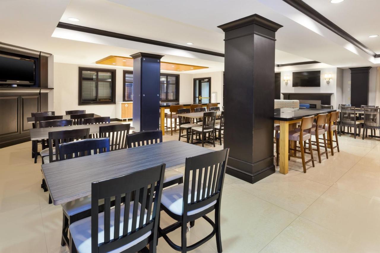 Holiday Inn Express Hotel & Suites Warminster-Horsham By Ihg Exterior foto