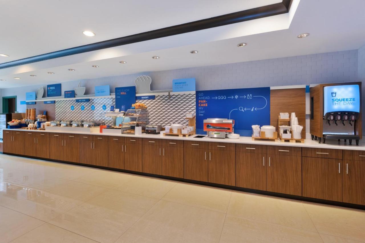 Holiday Inn Express Hotel & Suites Warminster-Horsham By Ihg Exterior foto